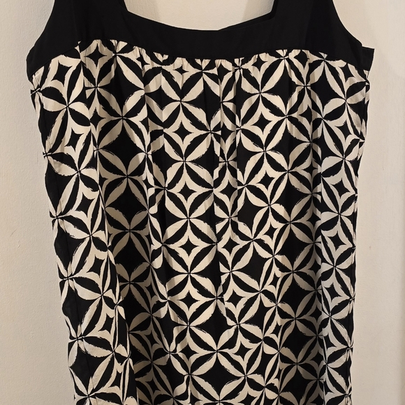 Stylish White House Black Market Geometric Satin Shift Dress Size S - Picture 2 of 7